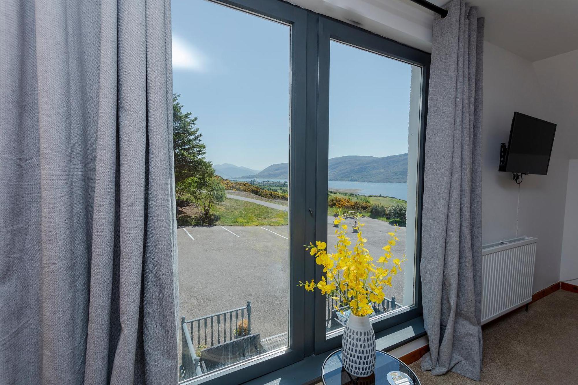 Lochbroom Lodge Ullapool Bagian luar foto